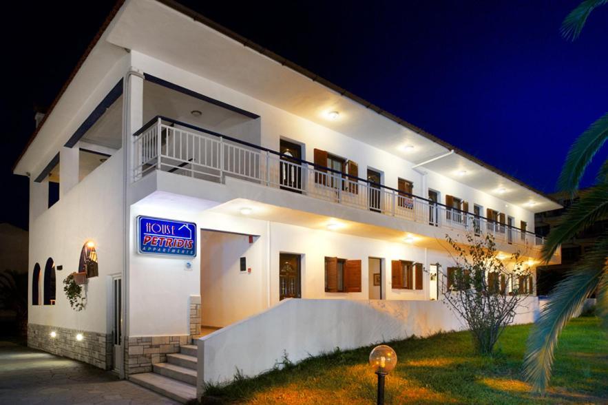 אפרטהוטל מטהמורפוסי House Petridis מראה חיצוני תמונה